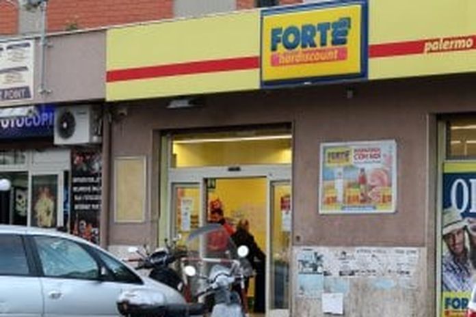 Stop alla cessione dei 56 supermercati Fortè siciliani, sciopero e negozi chiusi