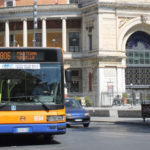 Palermo: rimproverano ragazzi sul bus, due uomini aggrediti dal “branco”