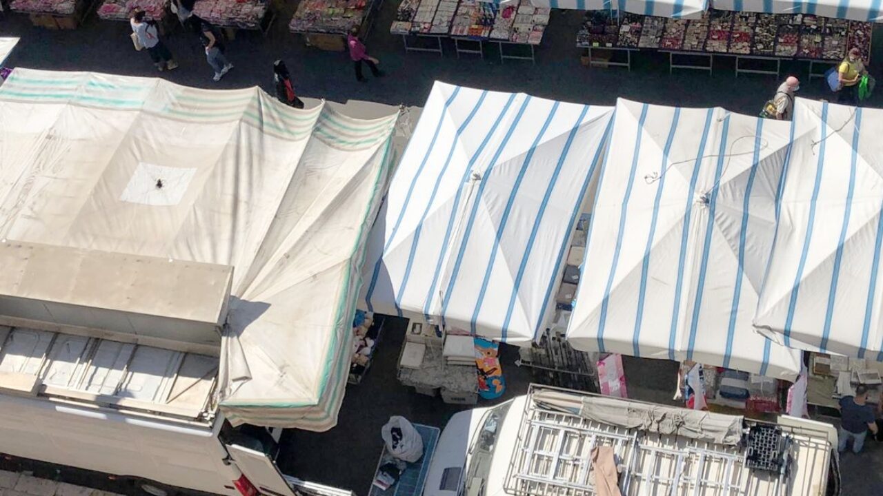 In Via Gioacchino di Marzo l'ennesimo cestino utilizzato come discarica ::  Segnalazione a Palermo