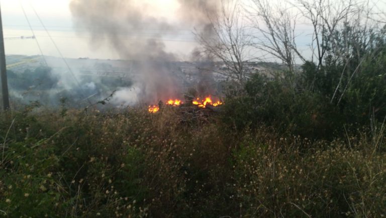 Termini Imerese: fiamme in contrada Cortevecchia, canadair in azione FOTO