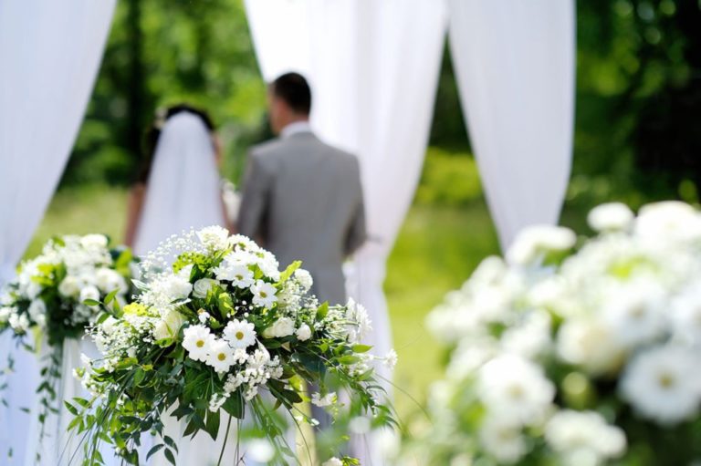 Tragedia durante matrimonio: mamma dello sposo muore soffocata