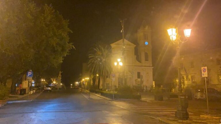 Termini Imerese deserta e silenziosa in lockdown: il reportage foto