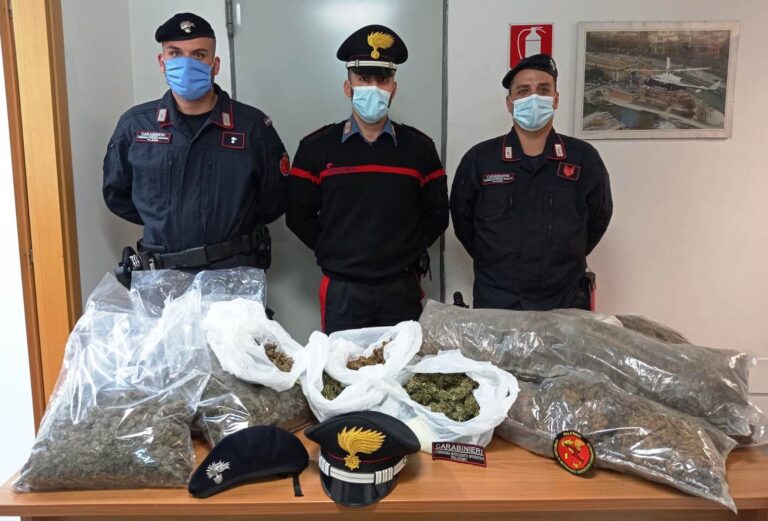 Scoperto con 10 kg di marijuana in casa, arrestato uomo di 45 anni