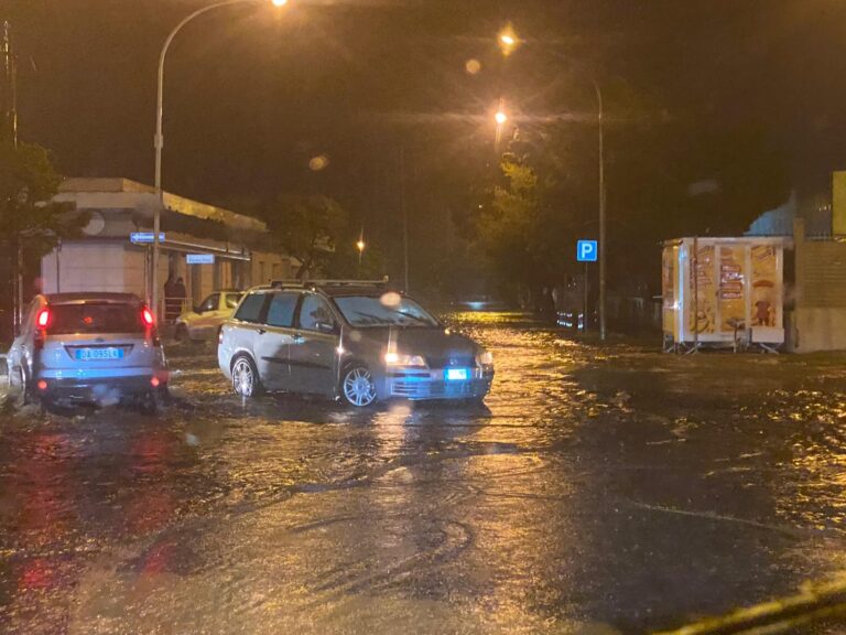 Nubifragio a Termini Imerese: black out e strade allagate, la città è in ginocchio  LE FOTO