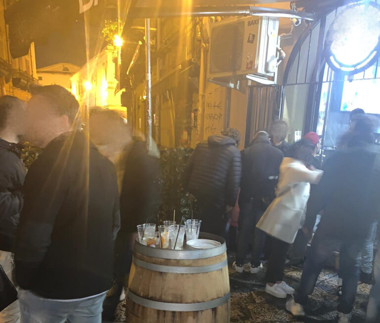 Covid 19 e movida: la polizia municipale sequestra pub e multa il gestore per assembramento