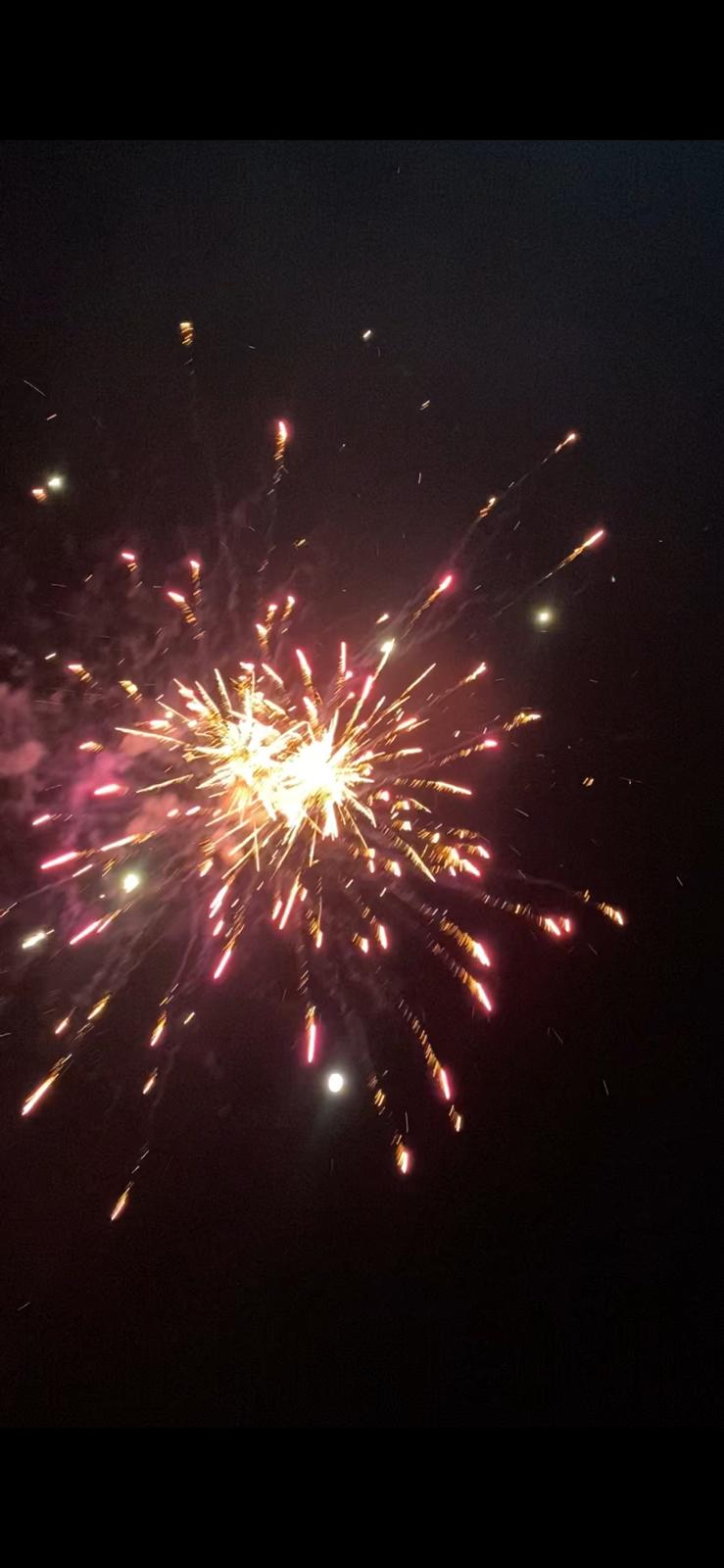 Termini Imerese si illumina con botti e fuochi d’artificio per accogliere il nuovo anno IL VIDEO