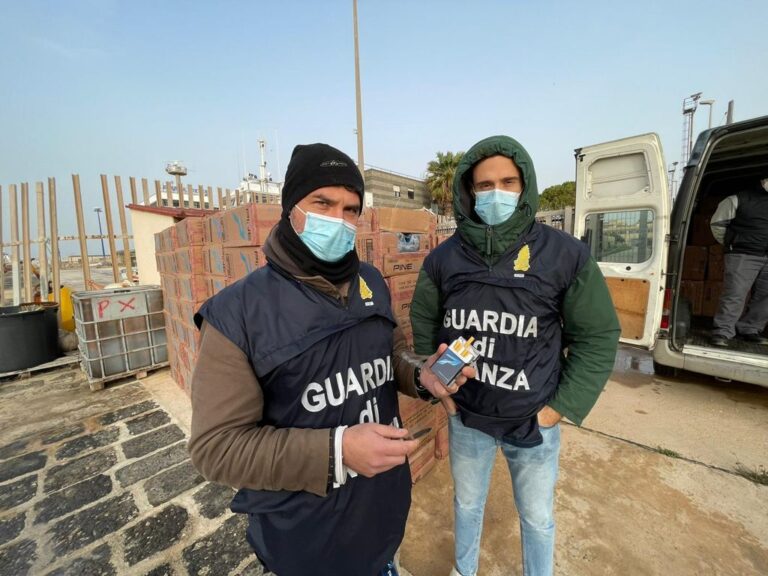 Guardia di Finanza: nove arresti e maxi sequestro di sigarette di contrabbando