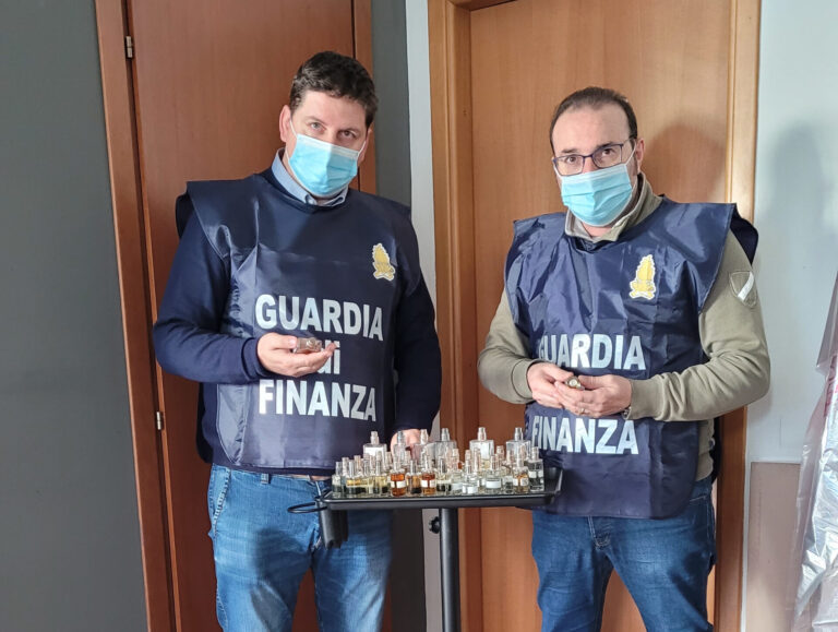 Guardia di Finanza: sequestrati profumi non sicuri tra Campofelice di Roccella e Cefalù