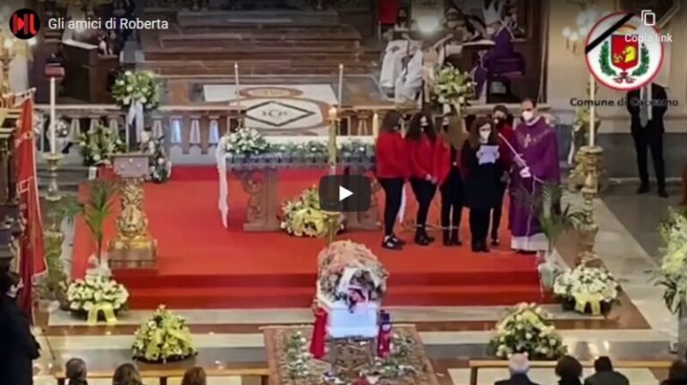 Funerale Roberta Siragusa: “Non ti dimenticheremo mai” VIDEO