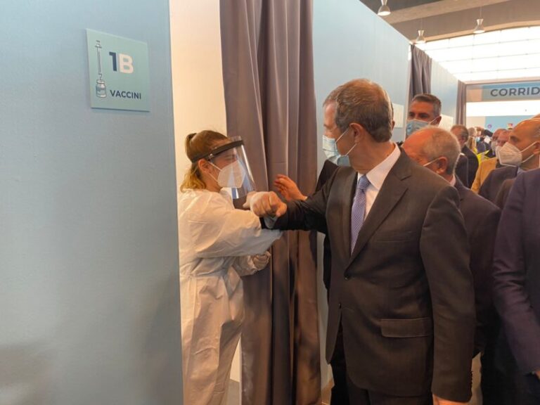 Covid, Musumeci inaugura a Catania il secondo hub regionale per la vaccinazione VIDEO