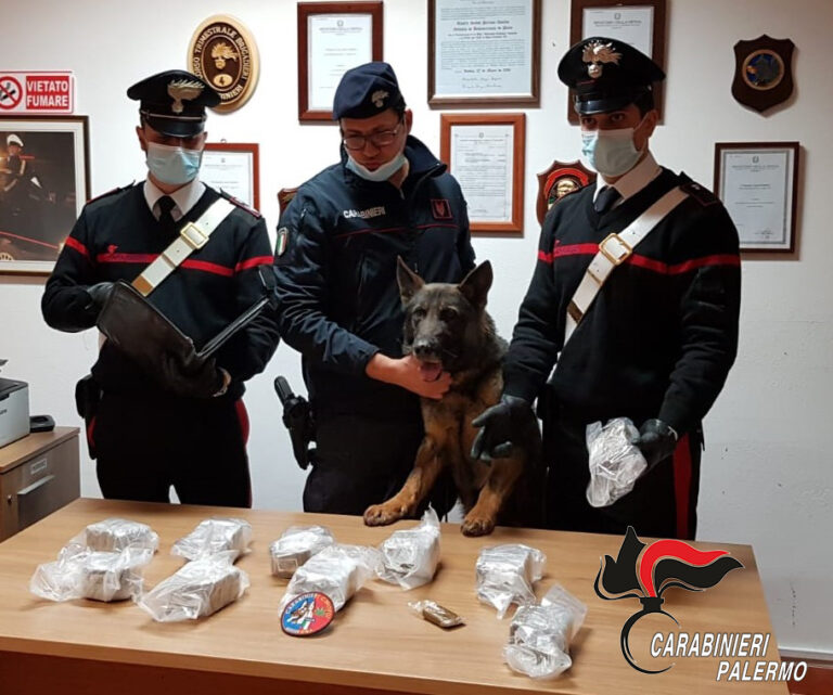 Carabinieri arrestano sedicenne con 5 chili di fumo a Palermo