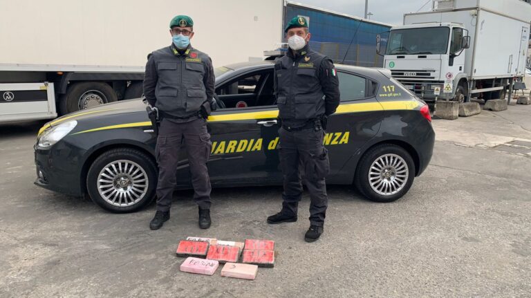 Guardia di Finanza: sequestrati 10 chili di cocaina, arrestato un autotrasportatore