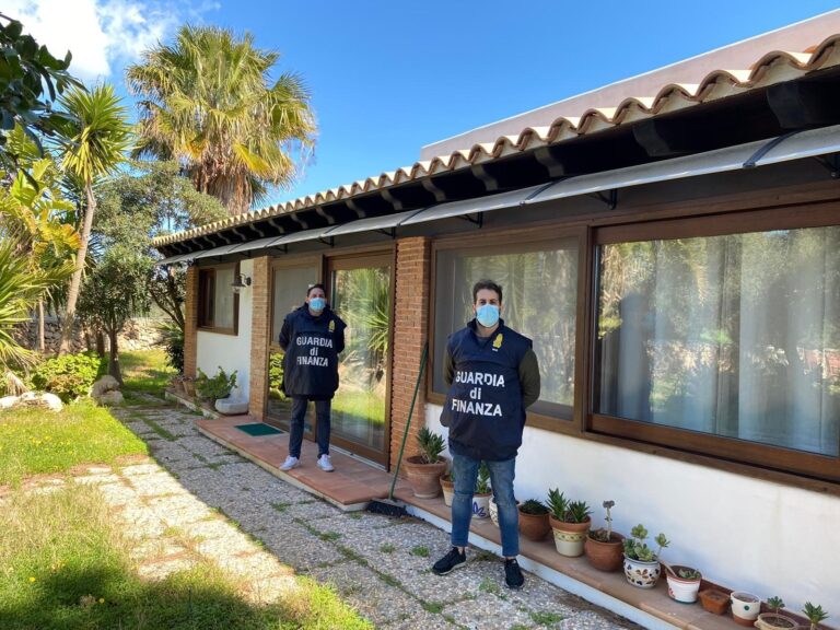 Operazione antimafia Guardia di Finanza: nel mirino settore gioco e scommesse, sequestrata villa di lusso VIDEO