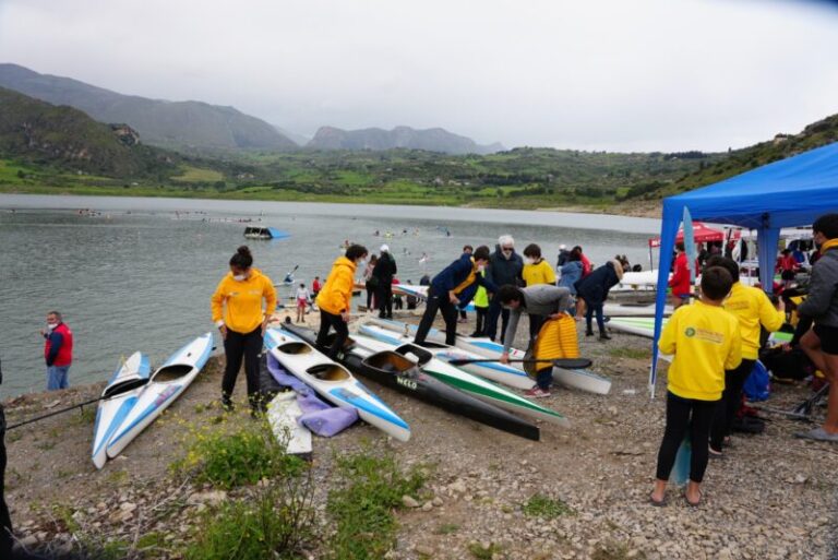 Canoa: una domenica di sport al lago Rosamarina di Caccamo FOTO