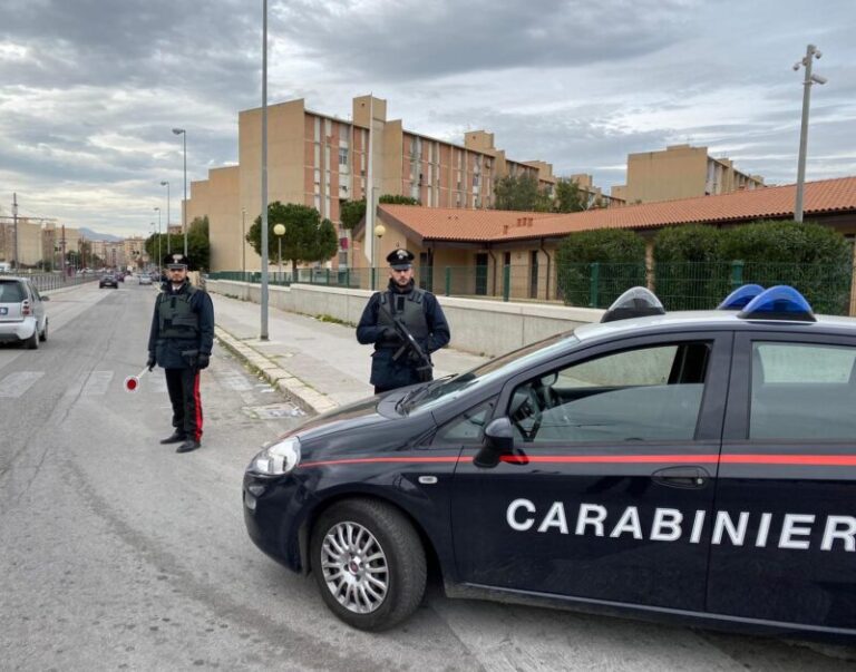 Rissa in piazza: 15 denunciati dai carabinieri