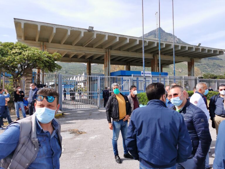 Blutec: il primo maggio sit in dei lavoratori a Termini Imerese