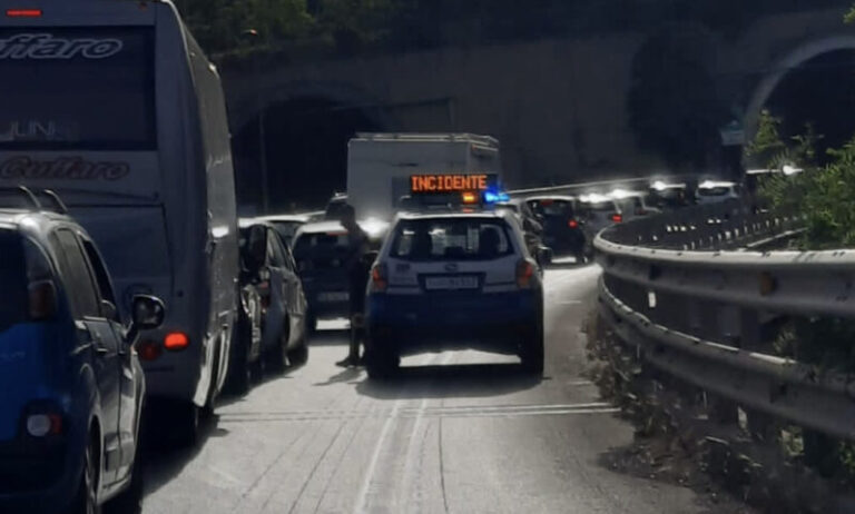 Incidente sulla A19 tra Termini Imerese e Trabia, traffico paralizzato