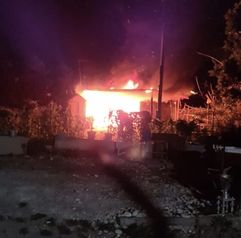 Incendio in appartamento, piano cottura in fiamme: tragedia sfiorata a Termini Imerese VIDEO