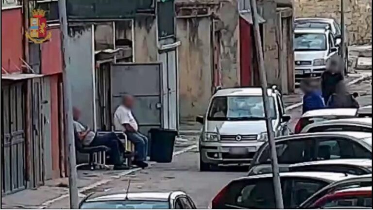 Operazione “Transit”: la polizia azzera lo spaccio di sostanze stupefacenti allo Sperone, eseguite 12 misure cautelari VIDEO