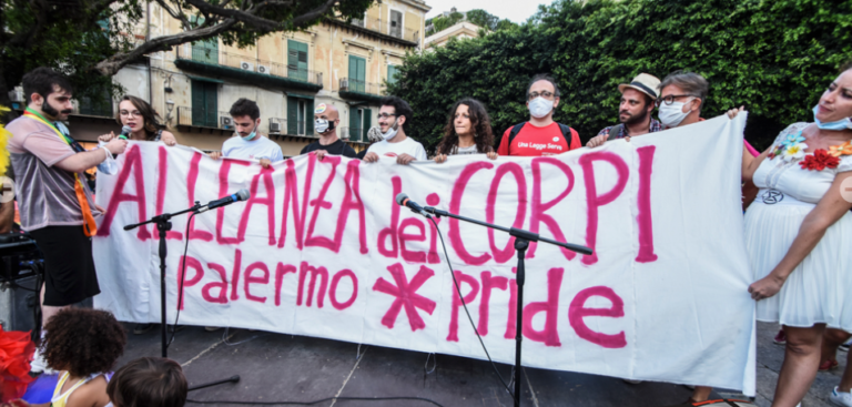 Aggressione a coppia gay a Palermo: i movimenti e le istituzioni in piazza per protestare