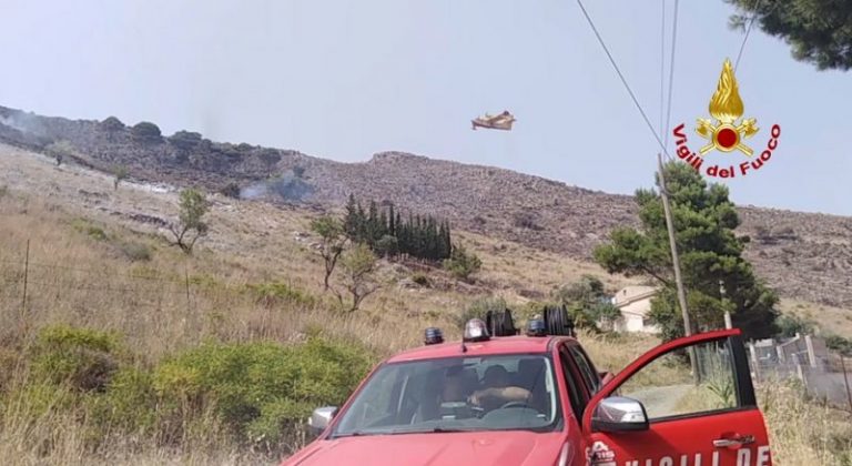 Incendio sulla SS 624: strada chiusa a Monreale