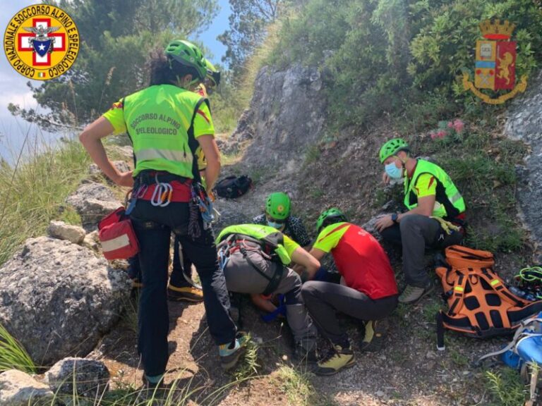 Soccorso Alpino e Polizia soccorrono escursionista ferita