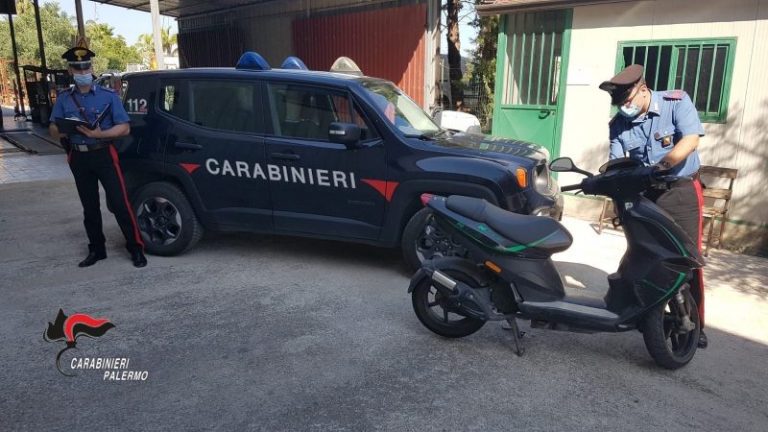 “Fermo” per lo scooter a due giovani in provincia di Palermo: arrestati due minorenni