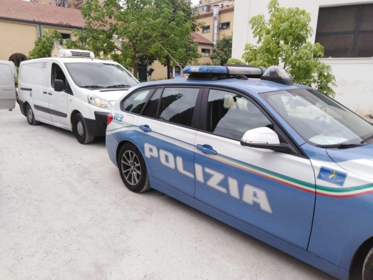 La  polizia sequestra oltre mille chili di frutti di mare e li dona in beneficenza alla “missione speranza e carità”  Di Biagio Conte