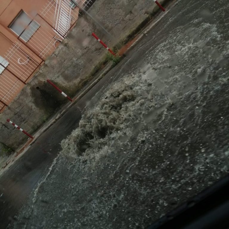 Temporale a Termini Imerese: strade allagate e tombini saltati FOTO