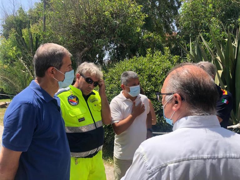 Incendi, Musumeci: «Regione al fianco dei gestori per sicurezza degli stabilimenti balneari»