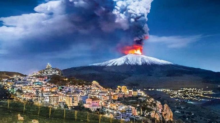 Etna: riprende l’attività eruttiva stromboliana del vulcano più grande d’Europa