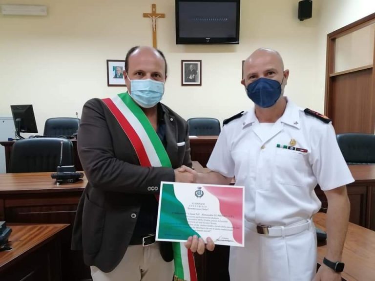 Trabia: il sindaco conferisce benemerenza al sottocapo della Guardia Costiera Alessandro Lo Menzo