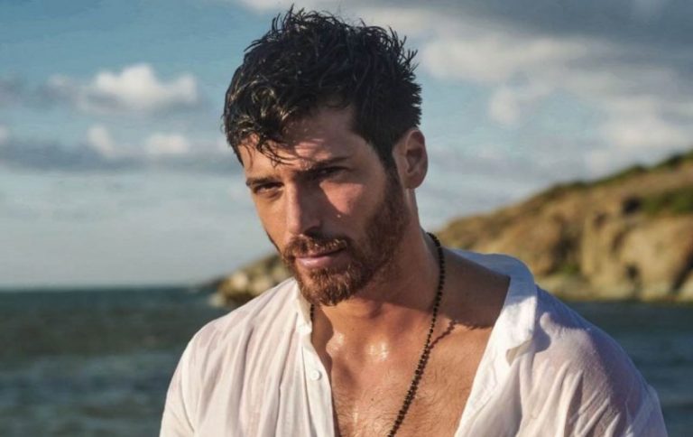 Can Yaman sul litorale di Isola delle Femmine per girare delle scene di un fiction FOTO