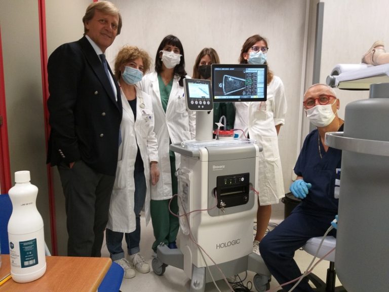 Tumori: la breast unit del Giglio completata con tavolo stereotassico per le biopsie mammare in posizione prona