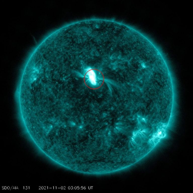 Potente brillamento solare: una nube carica di particelle si dirige verso la Terra, ha già causato un blackout VIDEO