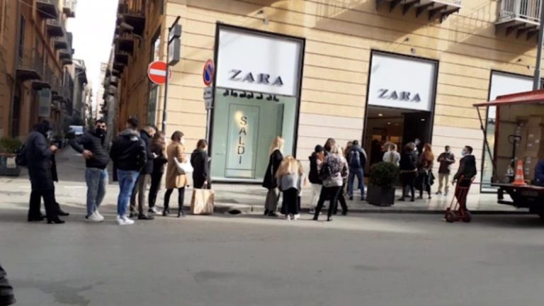 Avrebbe rubato borse e vestiti: carabinieri arrestano una dipendente di Zara