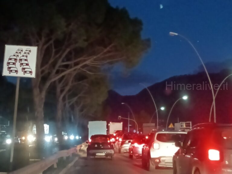 Viabilità Palermo: ancora disagi per gli automobilisti, traffico e lunghe code in viale Regione Siciliana FOTO