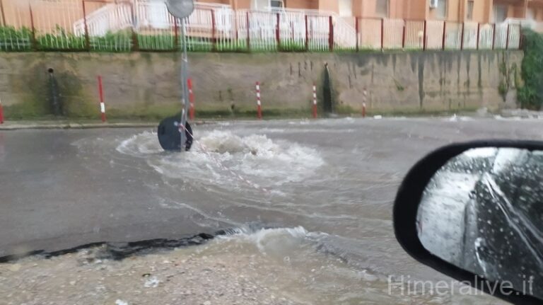 Maltempo Termini Imerese: tombini saltati, strade allagate e fiumi di fango FOTO-VIDEO