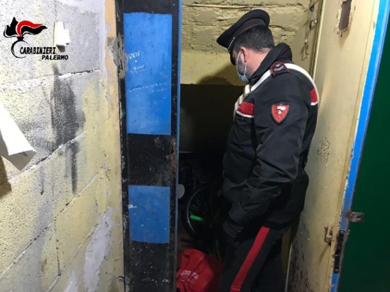 Carabinieri: cento dosi di stupefacenti nel sottoscala, nuovi arresti a Palermo