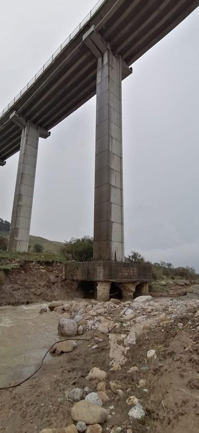 Blufi: il ponte che collega il piccolo centro a Castellana Sicula a rischio crollo