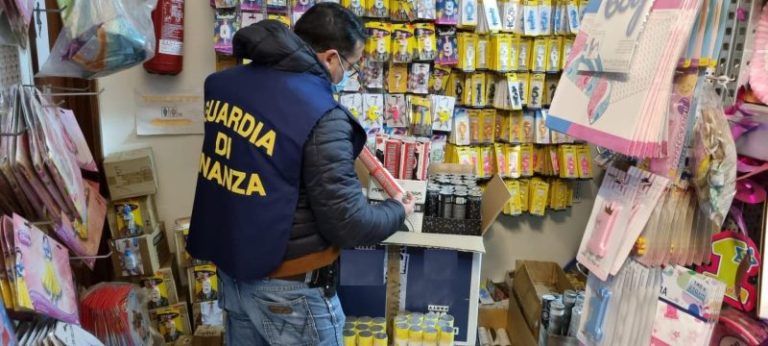 Guardia di finanza Palermo: sequestrati 23.000 articoli per feste non sicuri