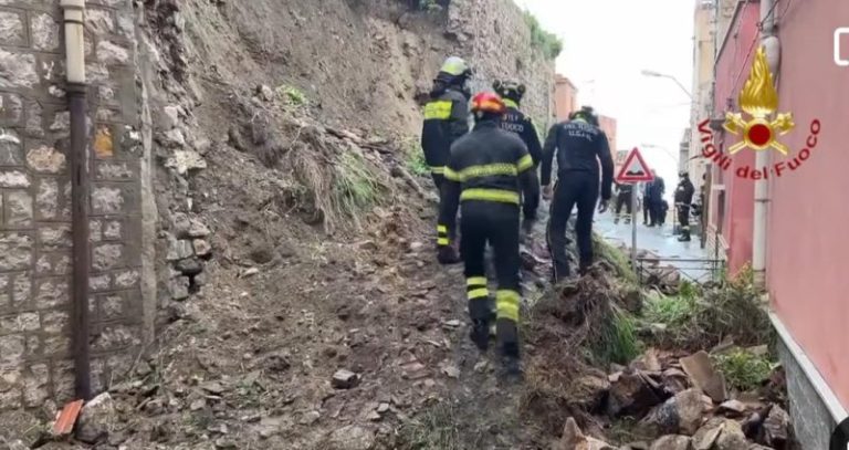 Termini Imerese crollo muro Santa Lucia, l’intervento dei vigili del fuoco con cani molecolari VIDEO