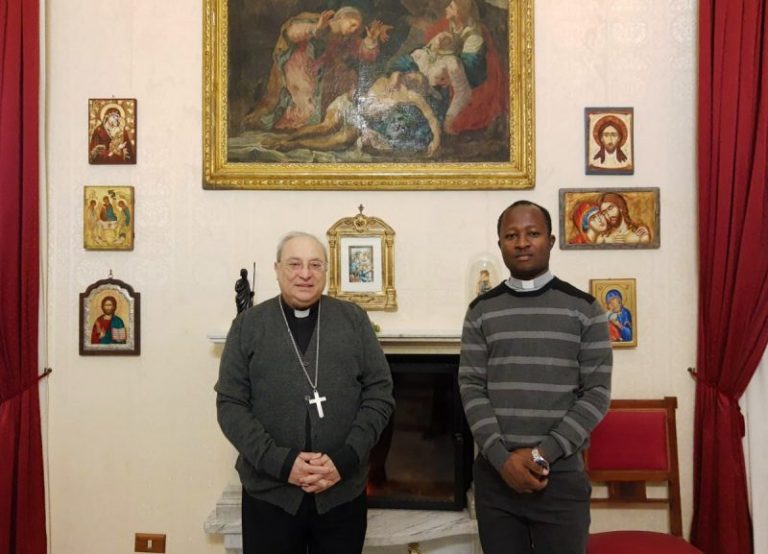 Il Vescovo di Cefalù accoglie don Raphaël della Diocesi di Obala