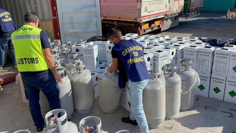 Palermo: sequestrate al porto oltre 5 tonnellate di gas a effetto serra provenienti dalla Cina FOTO E VIDEO