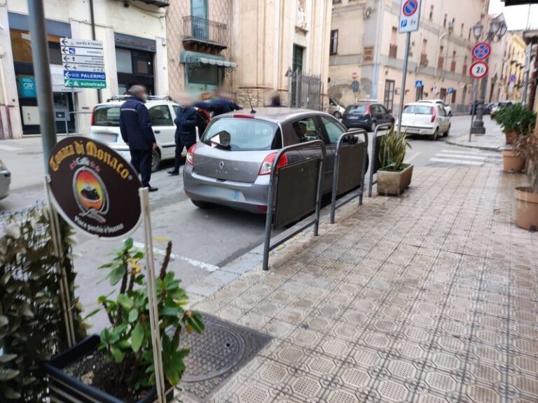 Termini Imerese: parte lo spazzamento meccanizzato, multe a tappeto in corso Umberto e Margherita FOTO