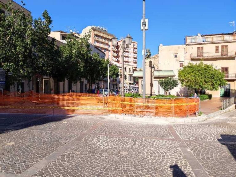 Viabilità Termini Imerese: lavori manto stradale in corso in piazza Umberto I