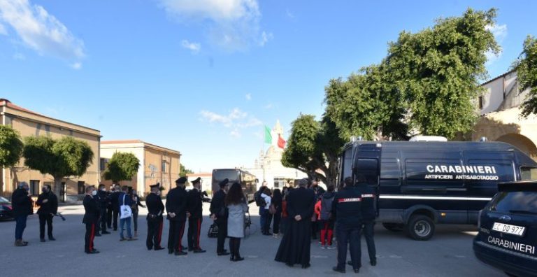 I ragazzi del quartiere Zen 2 visitano la sede del comando legione carabinieri Sicilia