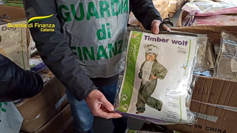 Carnevale: attenti agli abiti dei bambini, la Guardia di Finanza sequestra oltre 5000 costumi non sicuri