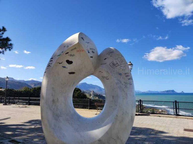 Termini Imerese: vandalizzato il “ciambellone” al Belvedere