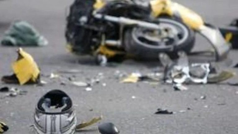 Tragico incidente: moto sbatte contro cordolo, muore un poliziotto